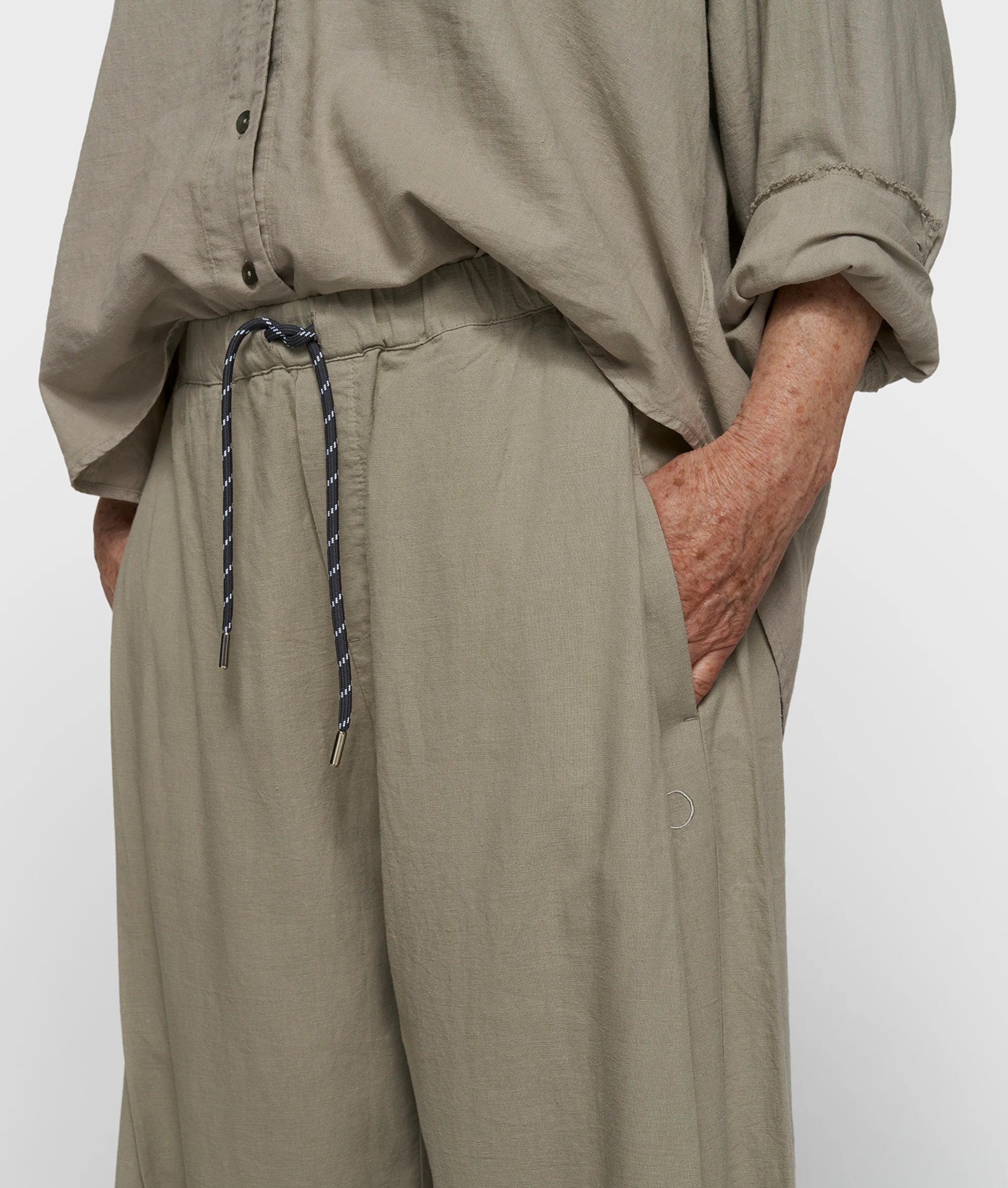 cotton linen pants slit | fog - Image 4