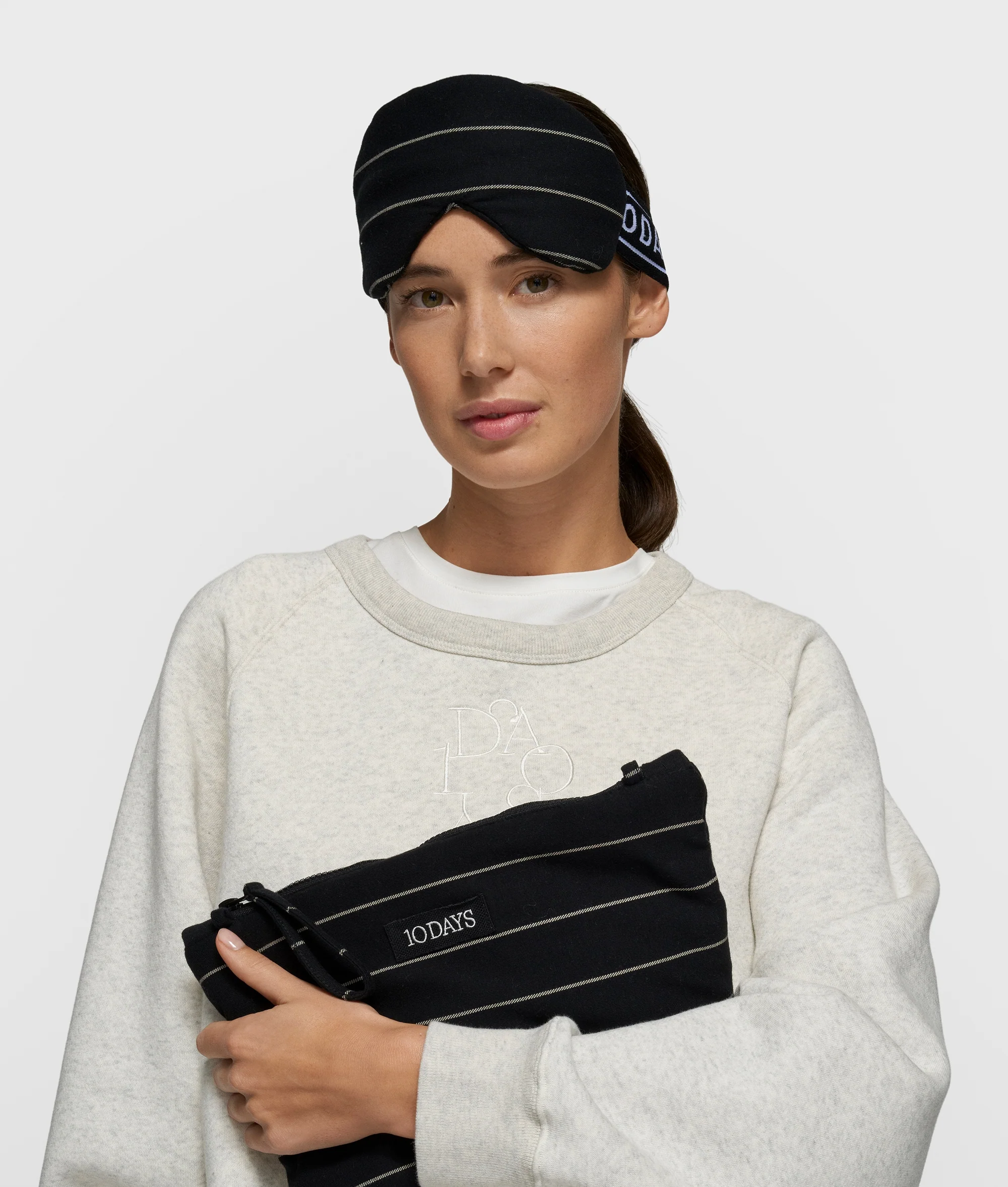 fleece eye mask stripes | black - Image 2