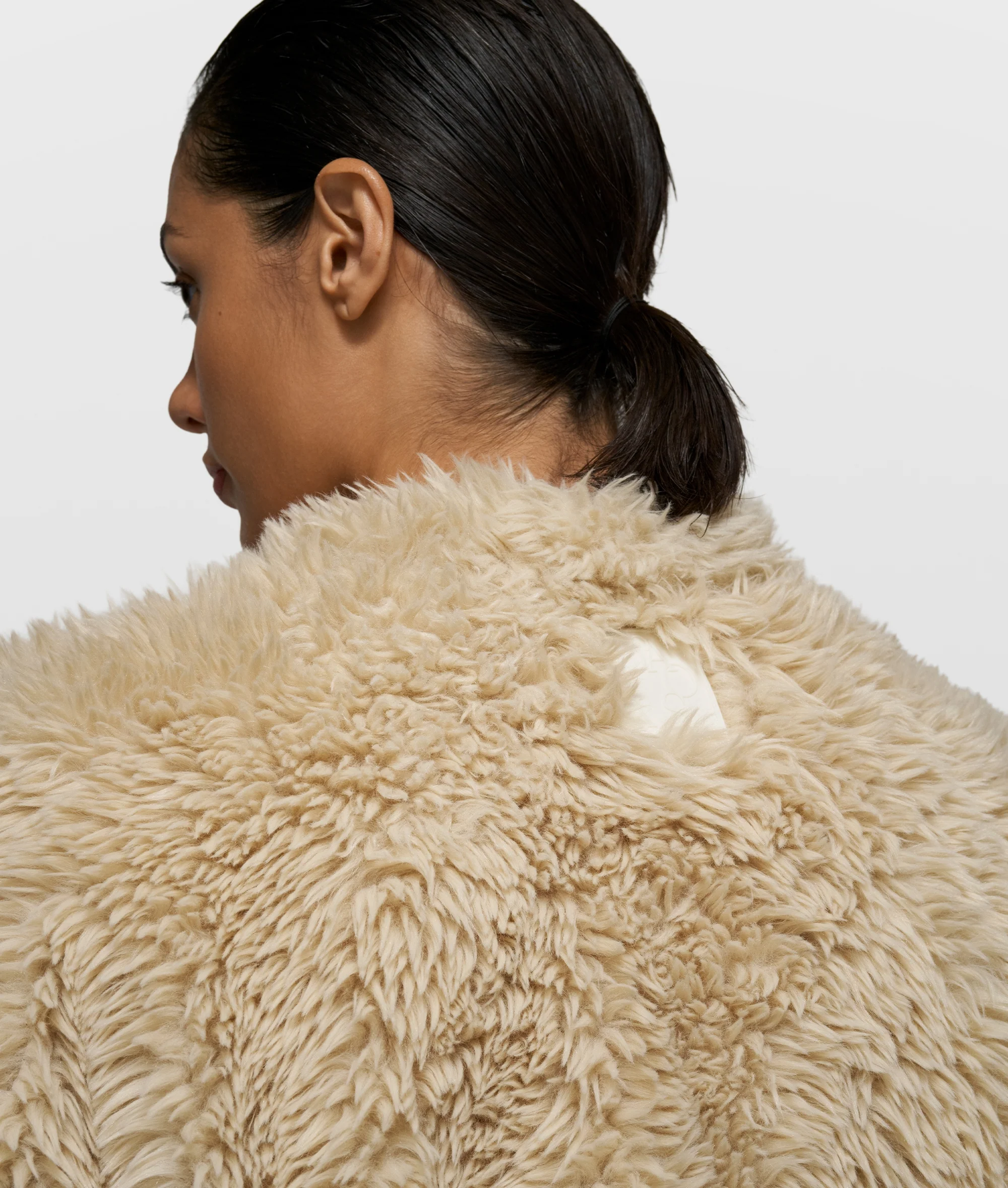 fluffy gilet | pearl - Image 5