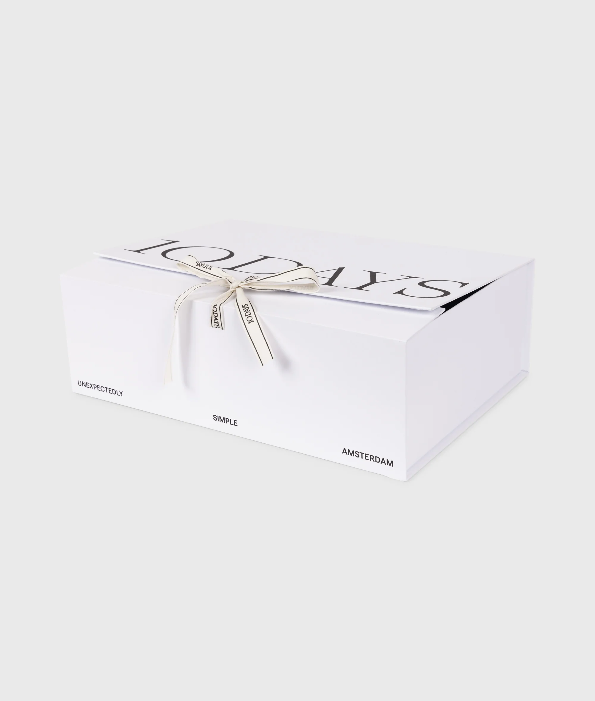 Gift Box M 36x26x12CM | white