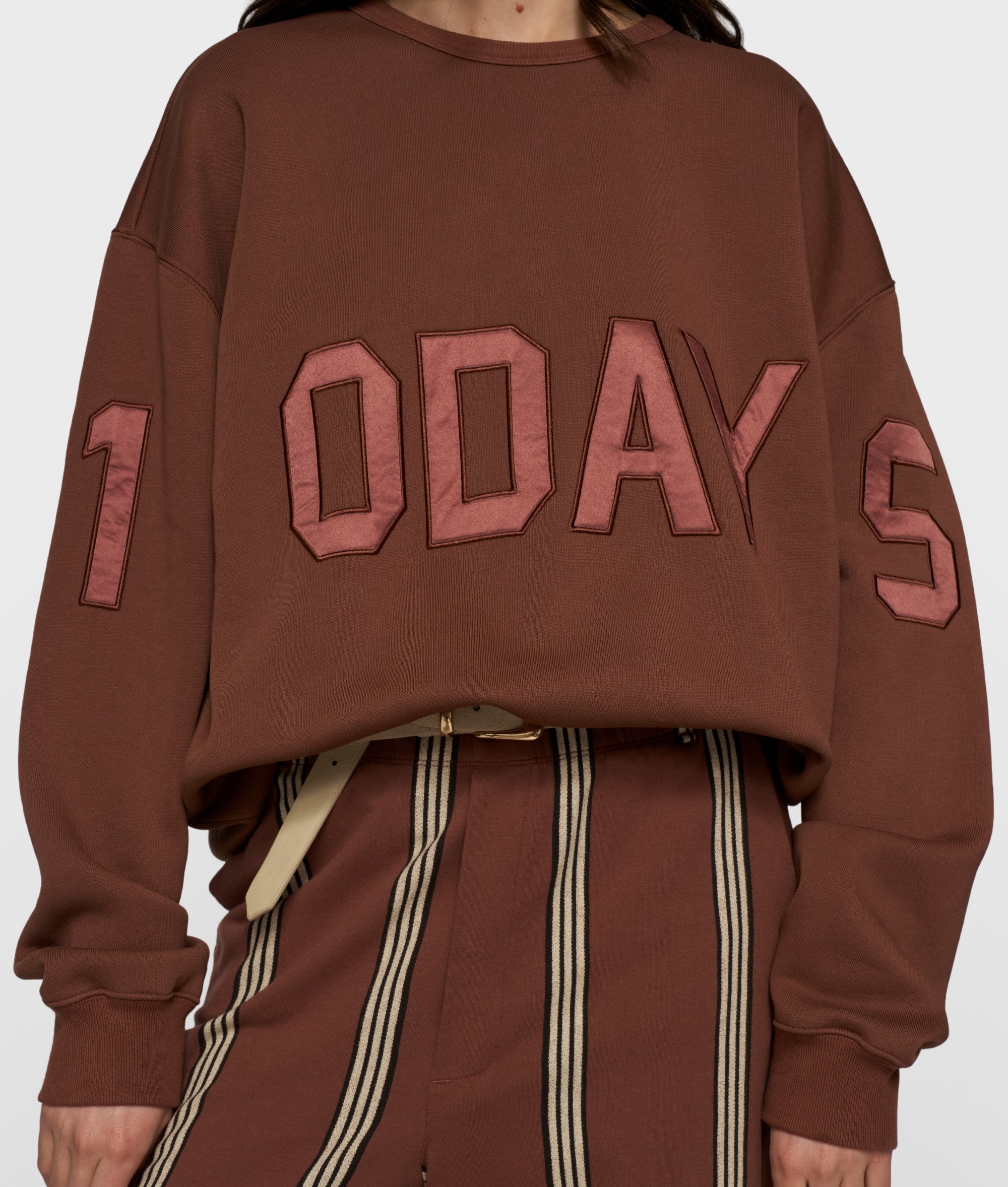 statement sweater logo | deep brown - Image 5