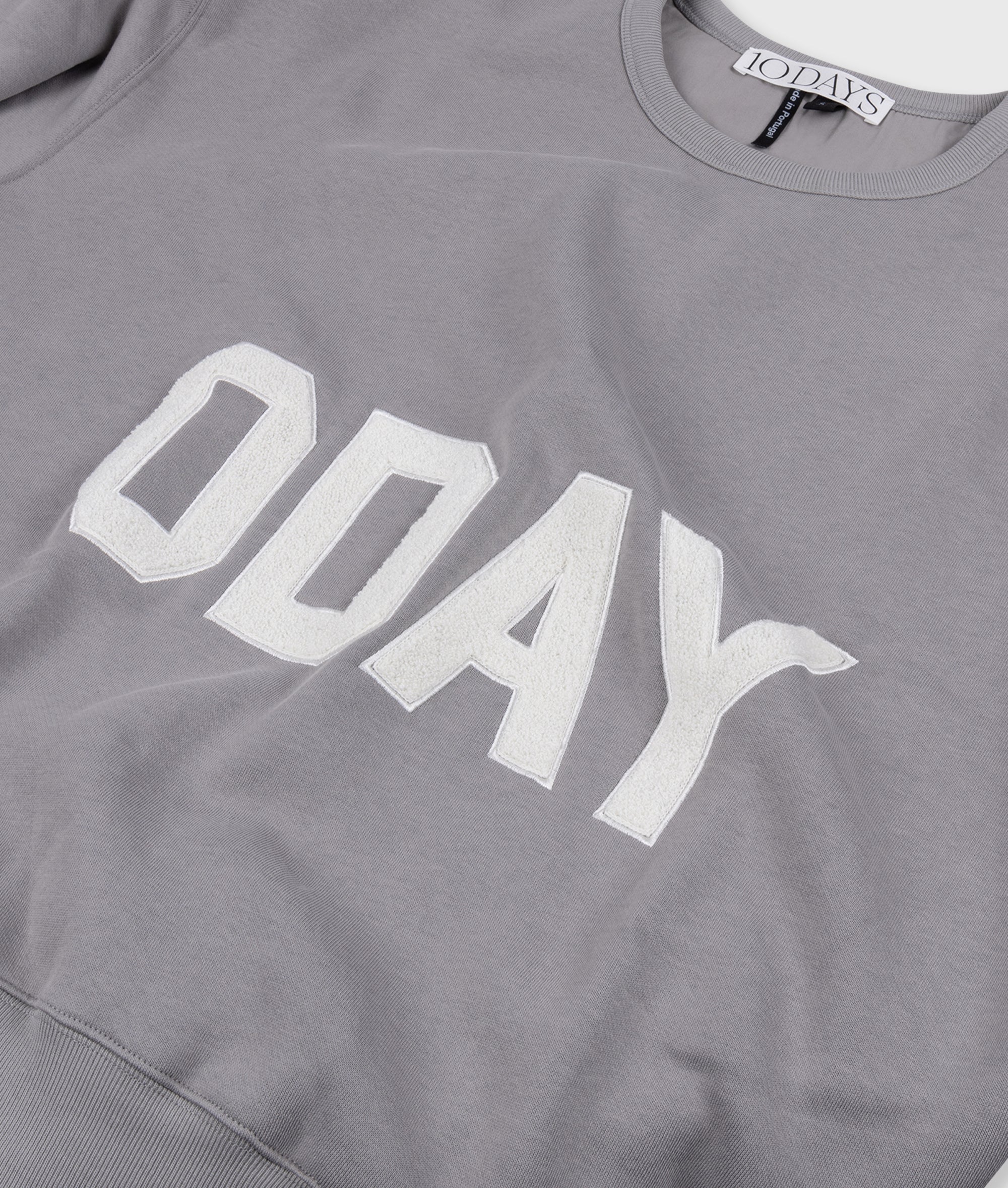 statement sweater logo | light graphite - Image 3