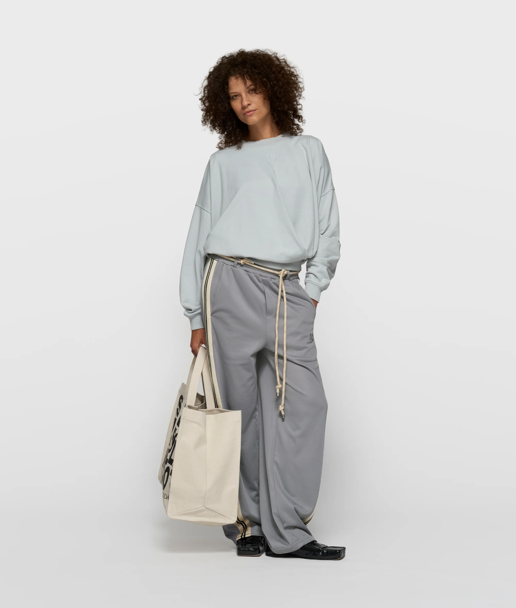 sweater pleat | clean blue - Image 3
