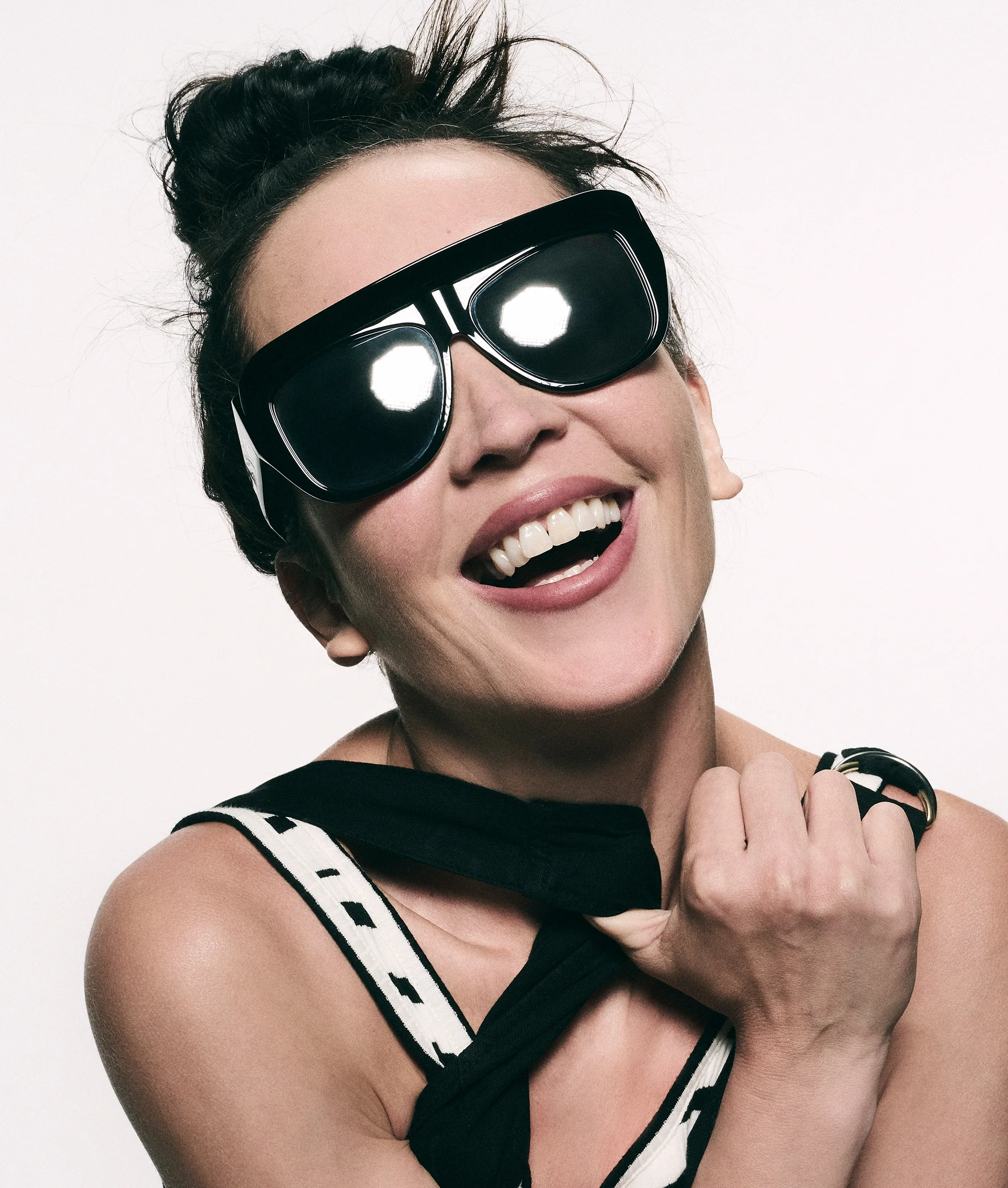 the statement sunglasses | black - Image 7
