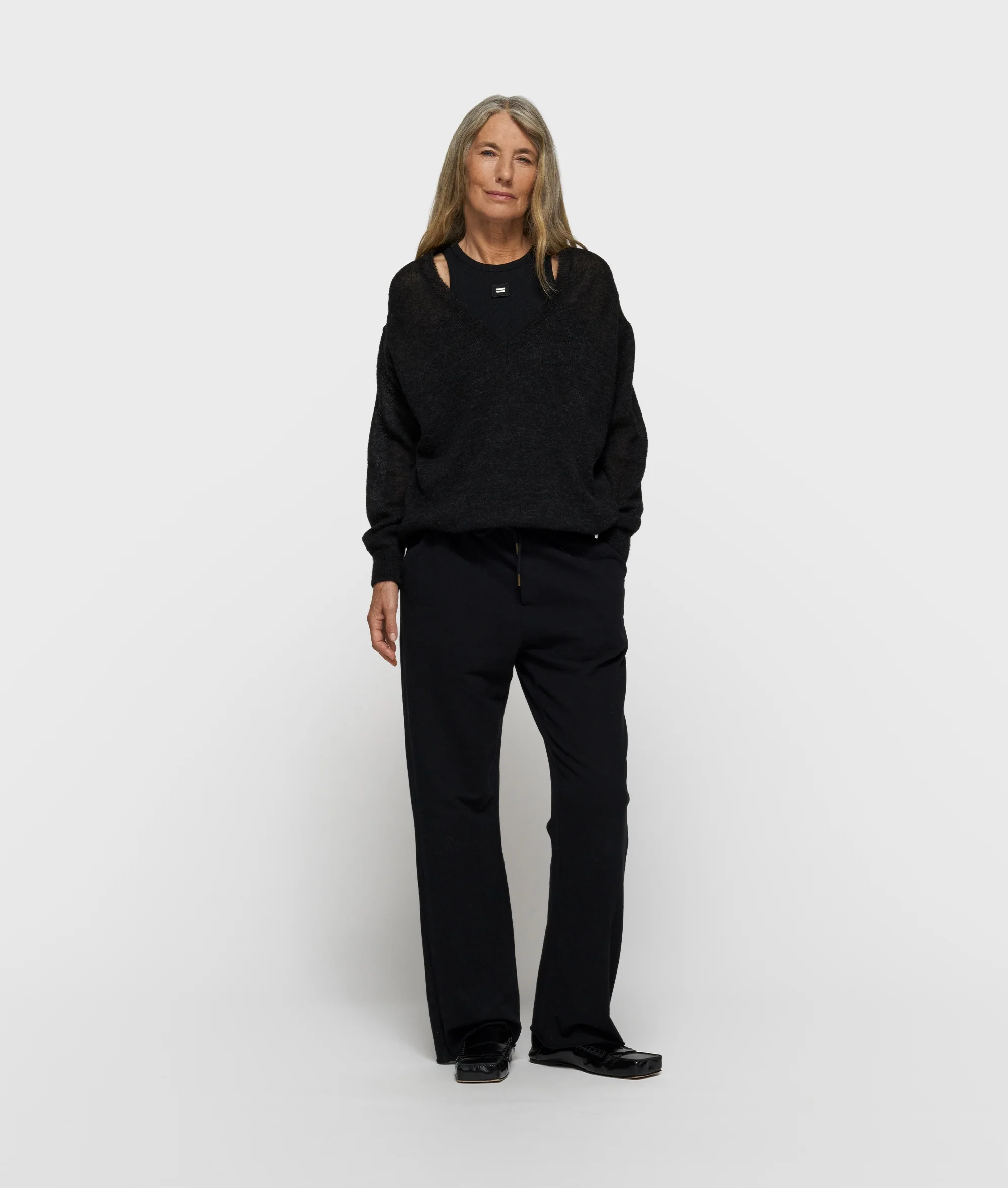 THE V-NECK KNIT SWEATER | black - Image 3