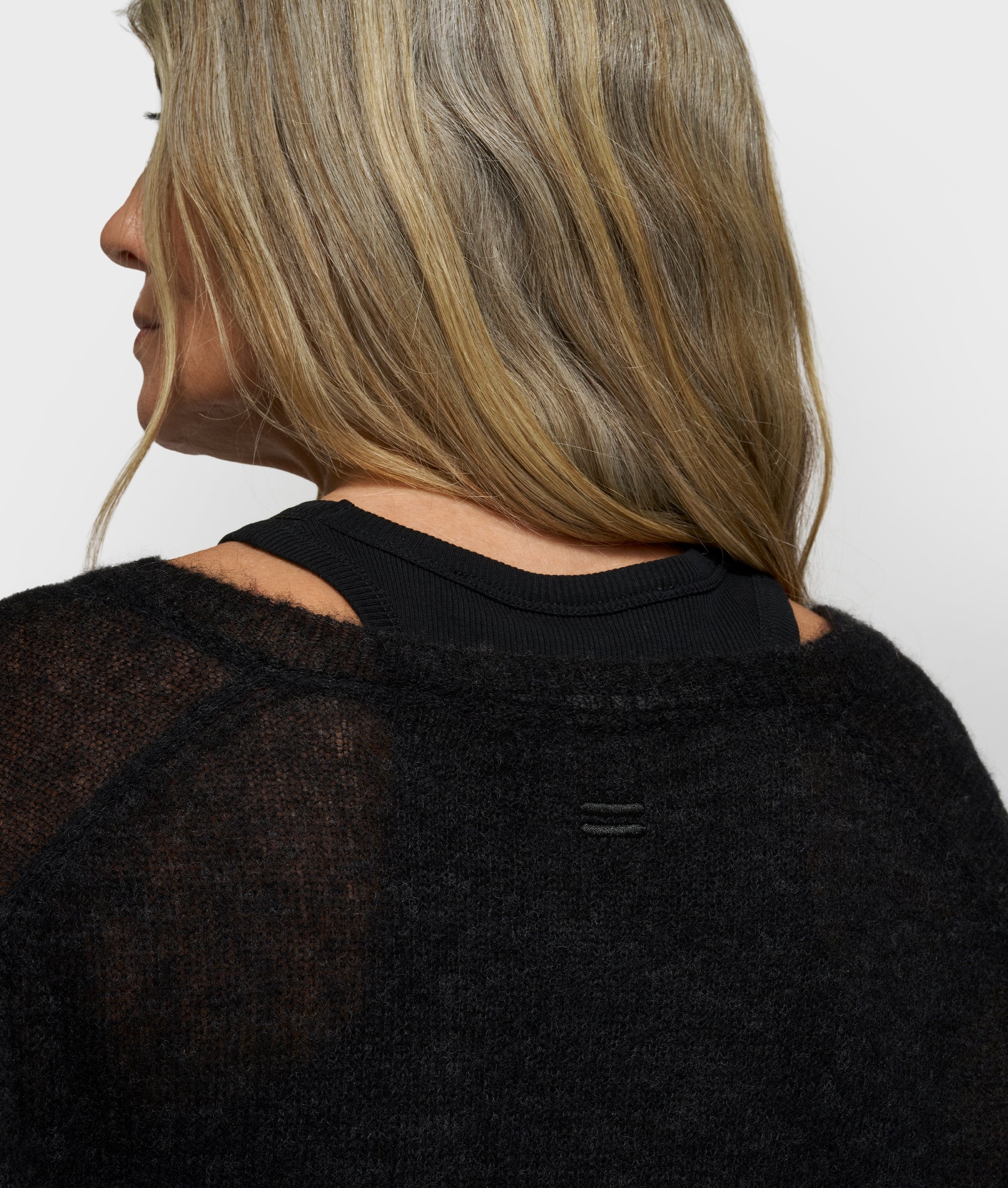 THE V-NECK KNIT SWEATER | black - Image 5