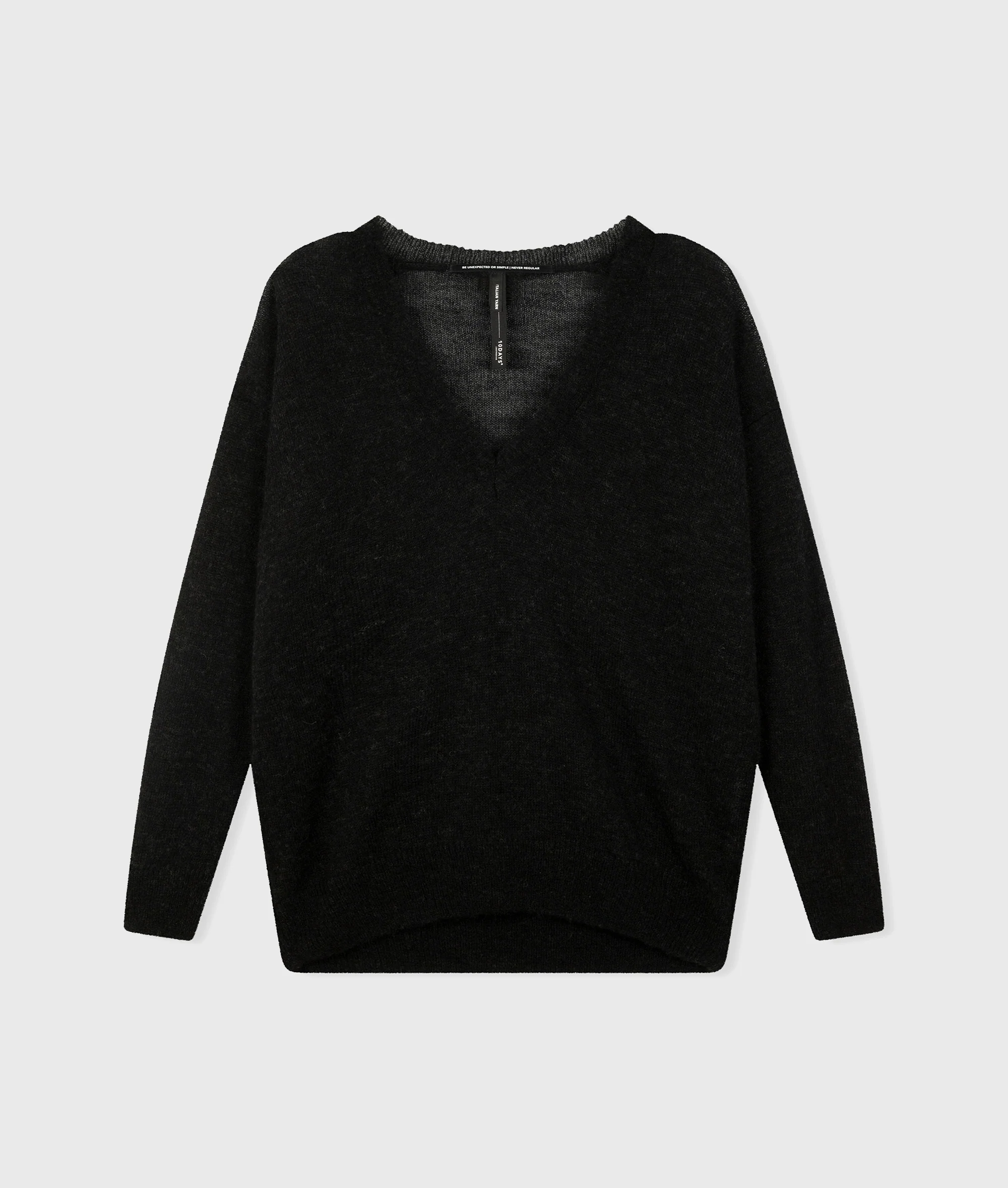 THE V-NECK KNIT SWEATER | black - Image 6