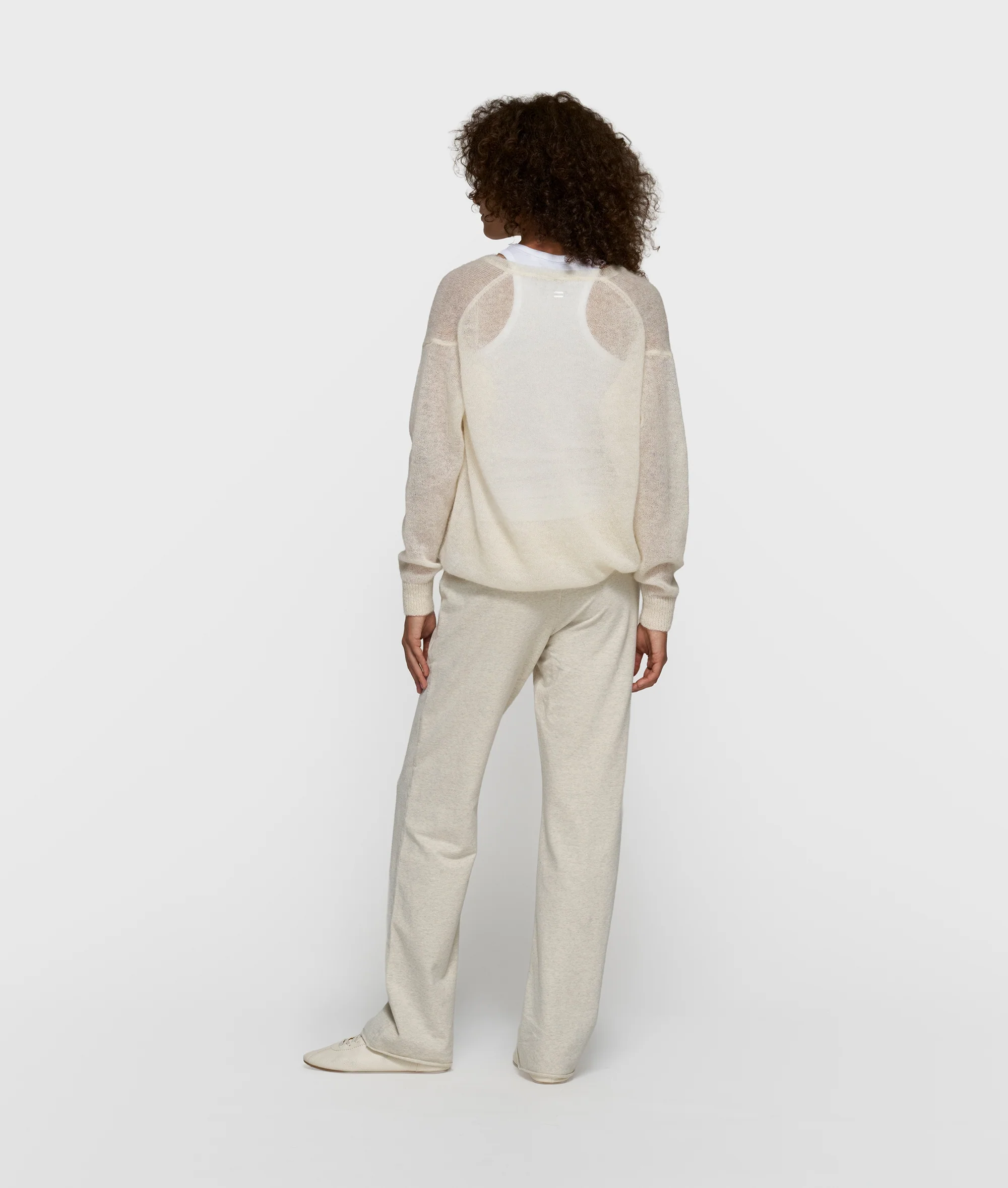 THE V-NECK KNIT SWEATER | ecru - Image 4