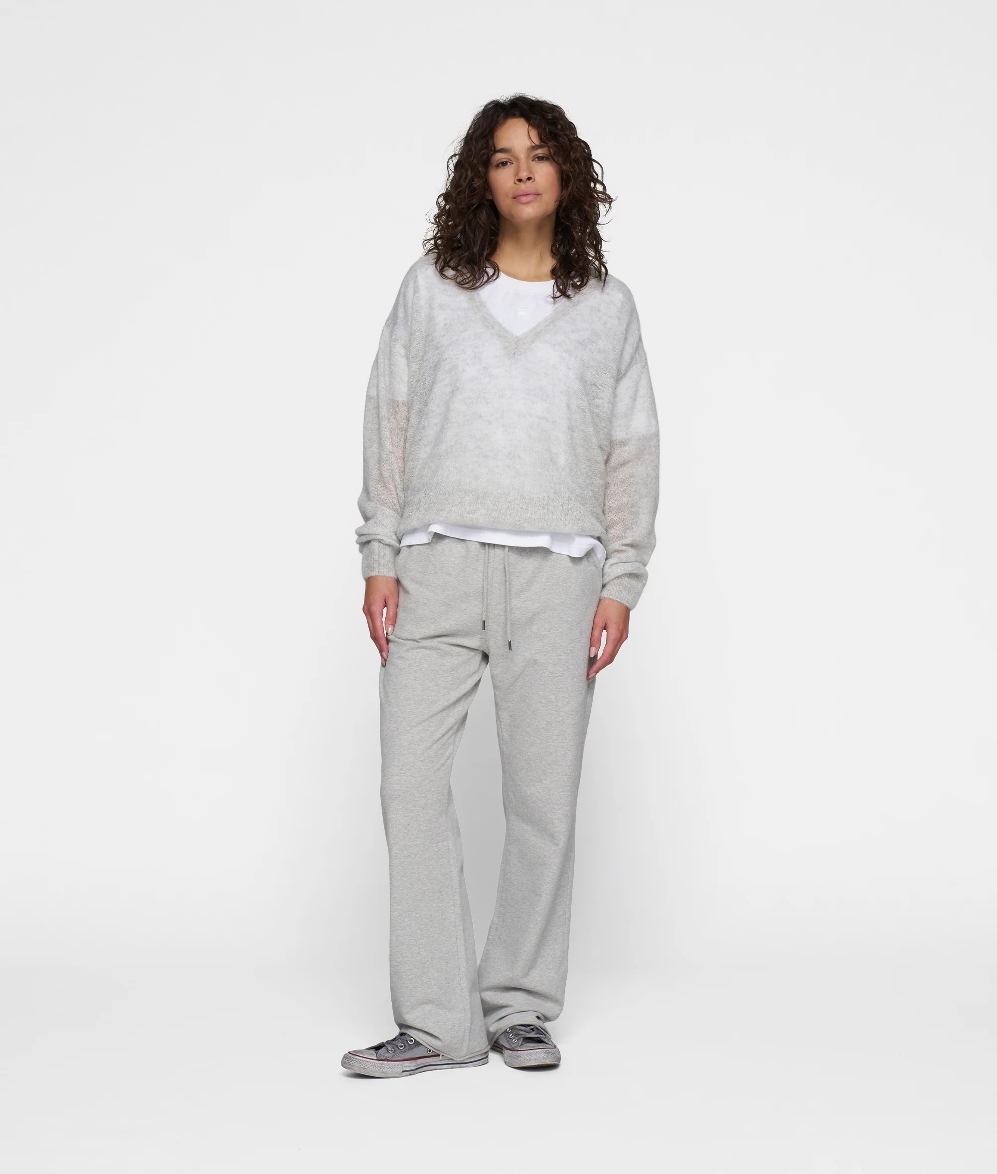 THE V-NECK KNIT SWEATER | light grey melee - Image 3
