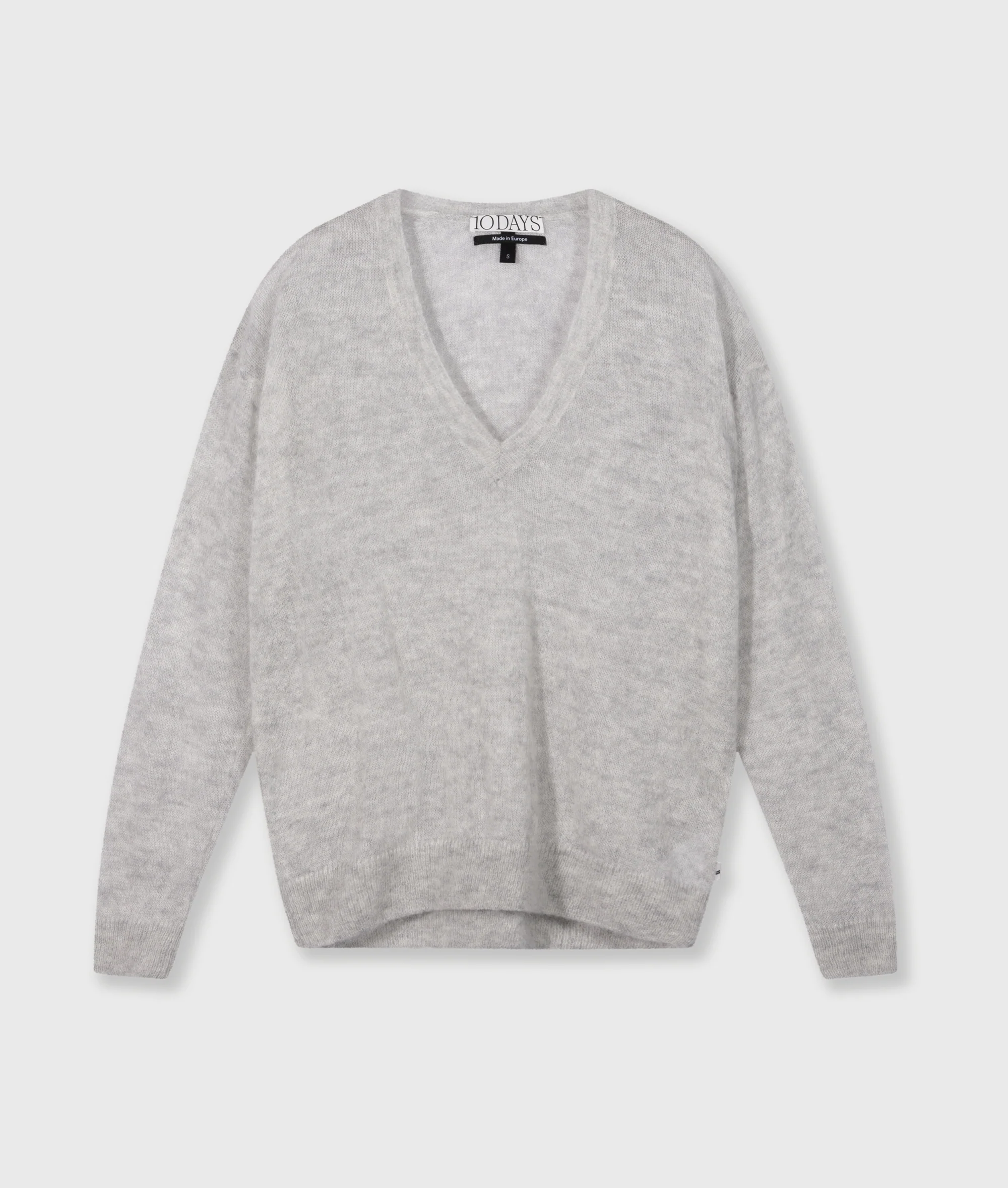 THE V-NECK KNIT SWEATER | light grey melee - Image 6